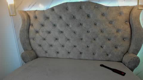 Snapshot of sarasaenz__ chatting on 02.02.25 online show from 02.02.25
