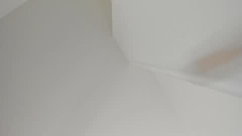 Snapshot of sarasaenz__ chatting on 02.04.25 online show from 02.04.25