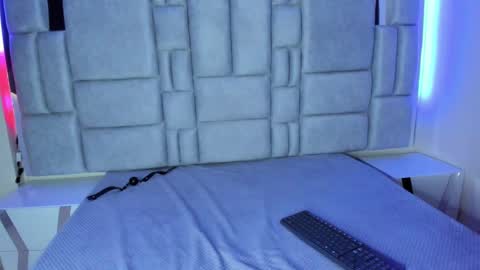 Snapshot of sarasaenz__ chatting on 02.06.25 online show from 02.06.25