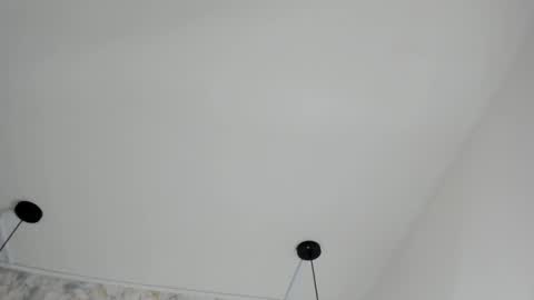 Snapshot of sarasaenz__ chatting on 03.04.25 online show from 03.04.25