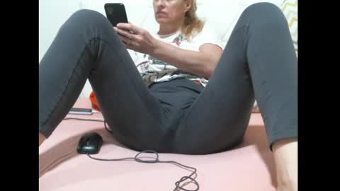 Snapshot of sarasexx33 chatting on 02.17.25 sarasexx33 online show from 02.17.25