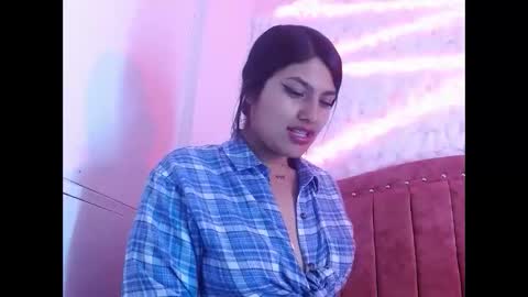 Snapshot of sarastonesx chatting on 02.11.25 sarastonesx online show from 02.11.25