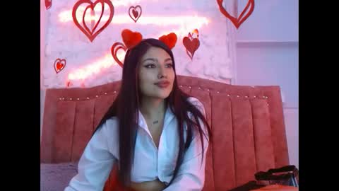 Snapshot of sarastonesx chatting on 02.14.25 sarastonesx online show from 02.14.25