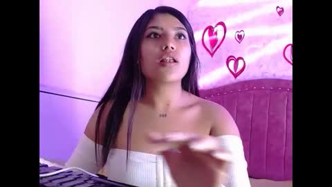 Snapshot of sarastonesx chatting on 02.17.25 sarastonesx online show from 02.17.25