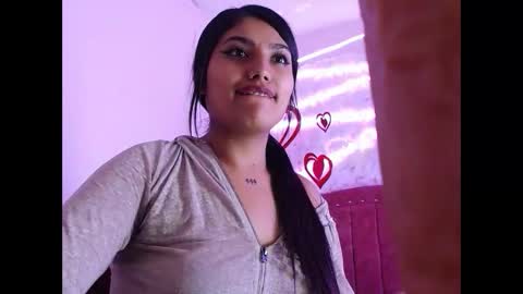 Snapshot of sarastonesx chatting on 02.19.25 sarastonesx online show from 02.19.25