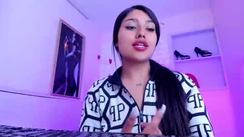 Snapshot of sarastonesx chatting on 10.16.25 sarastonesx online show from 10.16.25