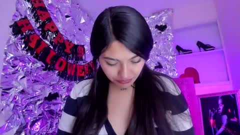 Snapshot of sarastonesx chatting on 10.29.25 sarastonesx online show from 10.29.25