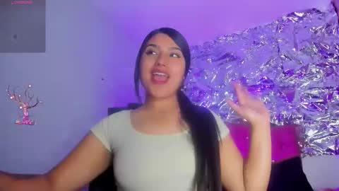 Snapshot of sarastonesx chatting on 02.14.26 sarastonesx online show from 02.14.26