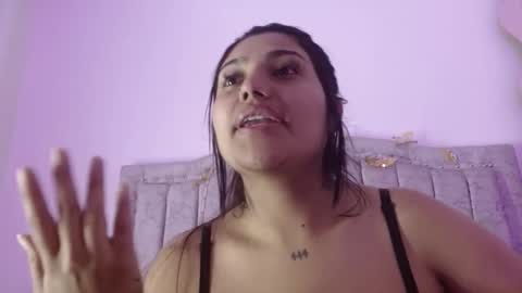 Snapshot of sarastonesx chatting on 03.19.26 sarastonesx online show from 03.19.26