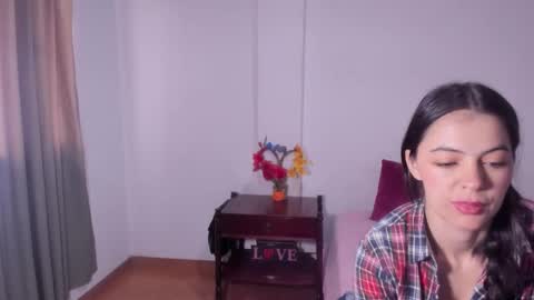 Snapshot of sarasweet_4 chatting on 10.17.25 Sara online show from 10.17.25