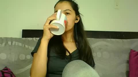 Snapshot of sarasweet_4 chatting on 11.13.25 Sara online show from 11.13.25