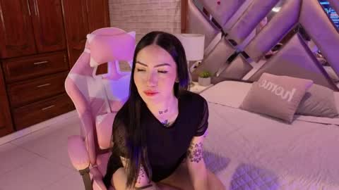 Sara  online show from 04.23.26