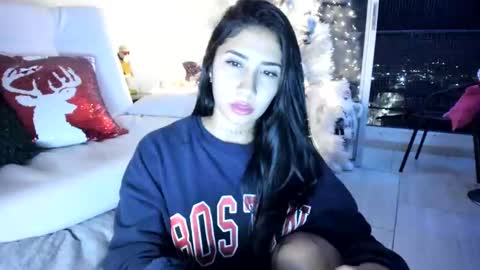 Snapshot of saratukkerr chatting on 12.22.24 saratukkerr online show from 12.22.24