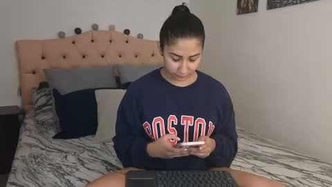 Snapshot of saratukkerr chatting on 01.07.25 saratukkerr online show from 01.07.25