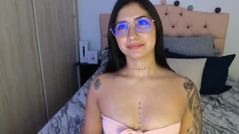 Snapshot of saratukkerr chatting on 01.23.25 saratukkerr online show from 01.23.25