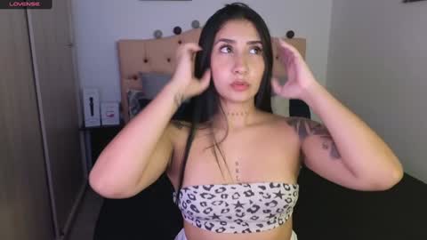 Snapshot of saratukkerr chatting on 01.27.25 saratukkerr online show from 01.27.25