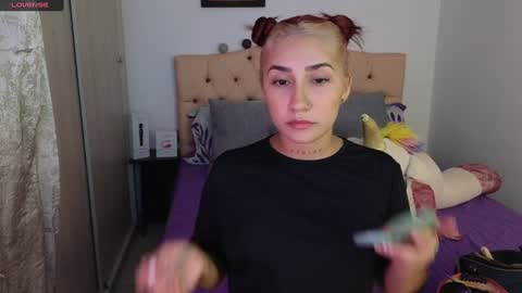 Snapshot of saratukkerr chatting on 02.04.25 saratukkerr online show from 02.04.25