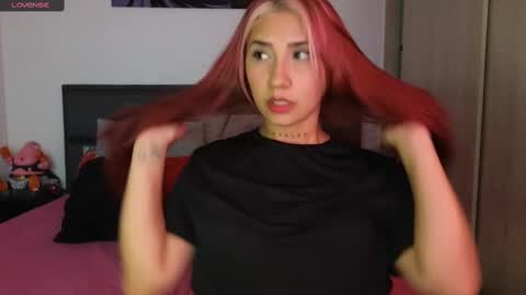 Snapshot of saratukkerr chatting on 02.16.25 saratukkerr online show from 02.16.25