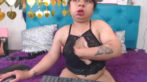 Sara Wills online show from 01.18.25