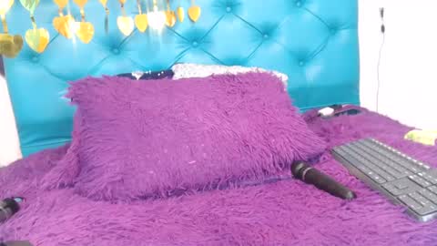 Sara Wills online show from 01.28.25