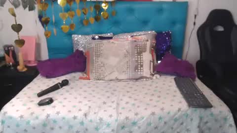 Sara Wills online show from 02.17.25