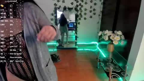 saray__jones online show from 02.06.25