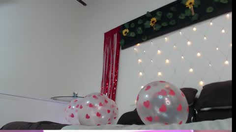 saray__jones online show from 02.15.25