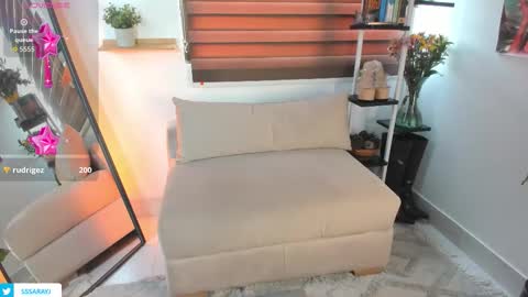 Snapshot of saray_cum chatting on 10.28.25 saray online show from 10.28.25