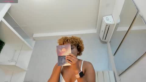 Snapshot of saray_mardez chatting on 10.19.25 Saray Mardez online show from 10.19.25