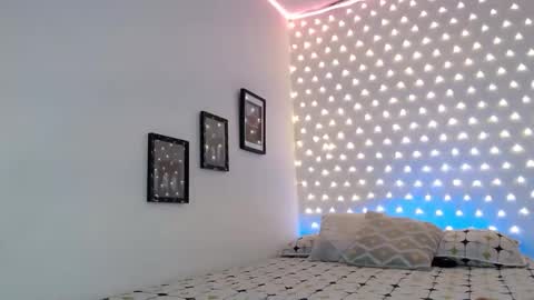 Snapshot of sarayander chatting on 12.17.24 sarayander online show from 12.17.24