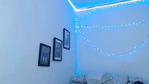 Snapshot of sarayander chatting on 02.28.25 sarayander online show from 02.28.25