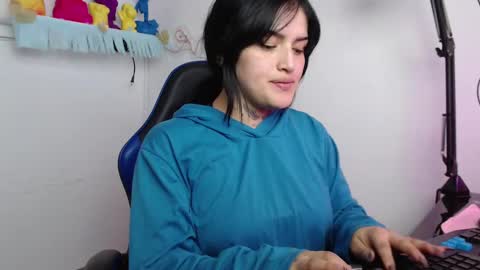 Snapshot of sari_belle chatting on 10.08.25 Sari online show from 10.08.25
