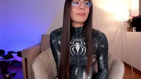 Snapshot of sarita_3 chatting on 09.18.25 Sarita Lozano online show from 09.18.25