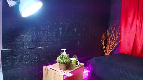 Snapshot of sarita_moller chatting on 12.29.24 Sarita Moller online show from 12.29.24