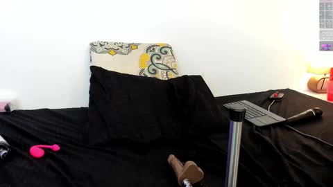 Snapshot of saritalove_ chatting on 10.06.25 Sara online show from 10.06.25