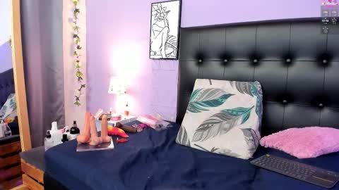 Snapshot of saritalove_ chatting on 11.11.25 Sara online show from 11.11.25