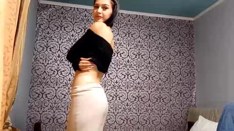 Snapshot of sary_vibe chatting on 09.16.25 Valentina online show from 09.16.25