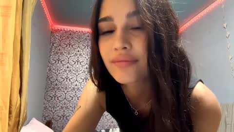 Snapshot of sary_vibe chatting on 09.25.25 Valentina online show from 09.25.25