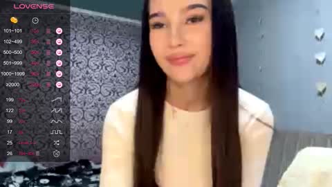 Snapshot of sary_vibe chatting on 10.21.25 Valentina online show from 10.21.25