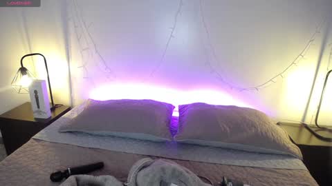 Sasha Brattz online show from 12.17.24