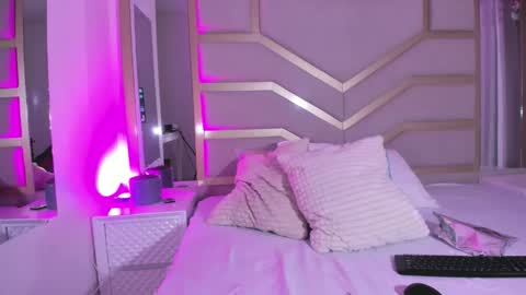 Snapshot of sasha_morelli chatting on 12.14.25 sasha_morelli online show from 12.14.25