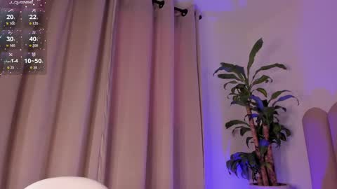 Snapshot of sasha_wolff chatting on 09.18.25 Sasha online show from 09.18.25