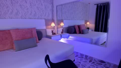 Snapshot of sasha_wolff chatting on 10.04.25 Sasha online show from 10.04.25