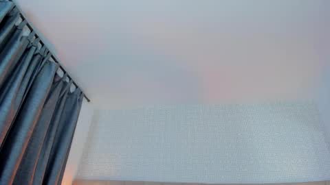 Snapshot of sasha_wolff chatting on 11.18.25 Sasha online show from 11.18.25