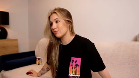 Snapshot of sashabonfire chatting on 07.04.26 Sasha online show from 07.04.26