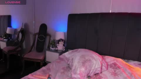 Snapshot of sashajune chatting on 01.21.25 selene online show from 01.21.25