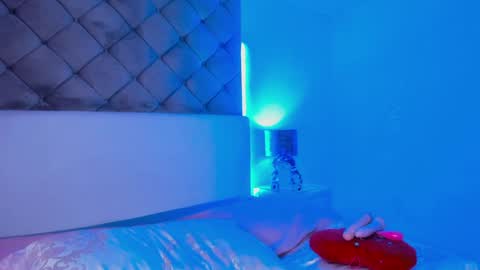 Snapshot of sashajune chatting on 02.01.25 selene online show from 02.01.25