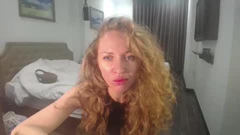 Snapshot of sashasweetsasha chatting on 12.15.25 Sasha online show from 12.15.25