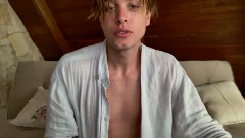 Snapshot of sashenkka chatting on 05.14.26 Sasha -- online show from 05.14.26