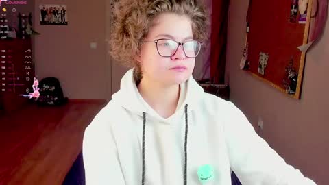 Snapshot of sashy_way chatting on 12.18.24 .Alexandra online show from 12.18.24